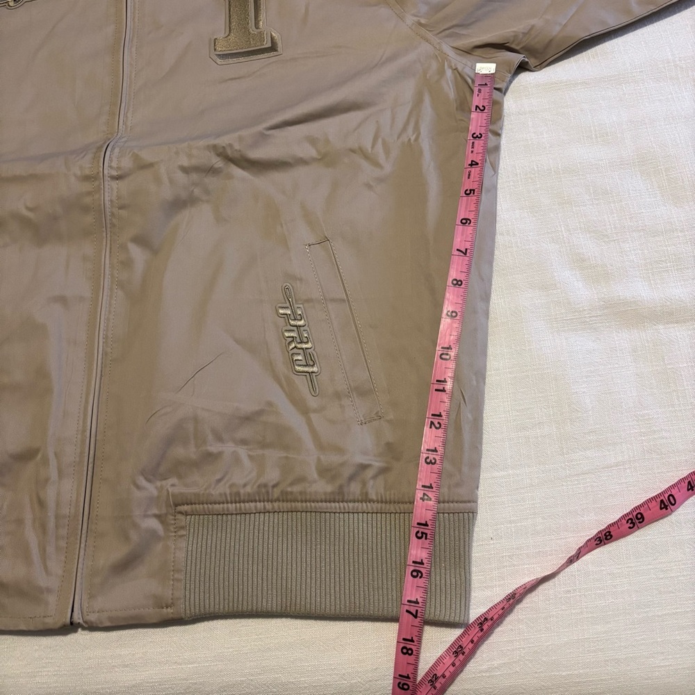 Pro Standard Texas Rangers Neutral Bomber Jacket - Picture 11 of 12